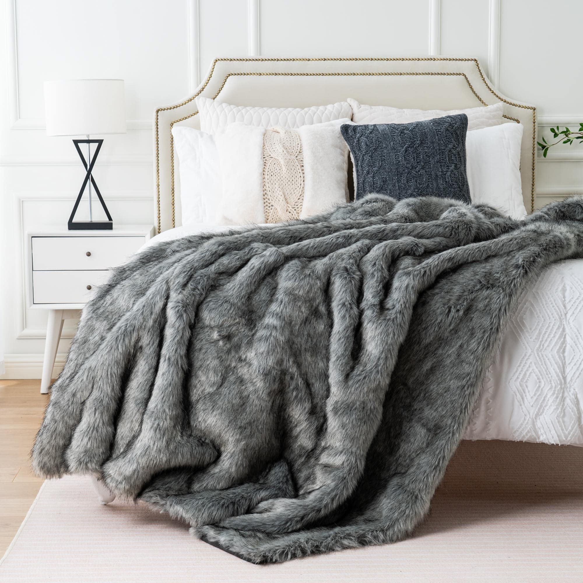 Grey 60"x80" Faux Fur Throw Blanket I1293