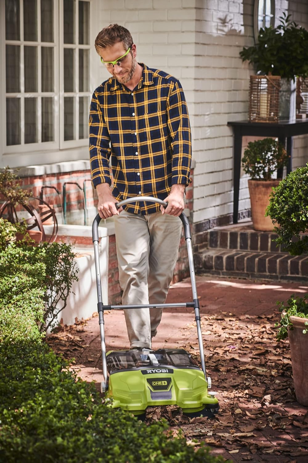18V Cordless Debris Sweeper Z339297