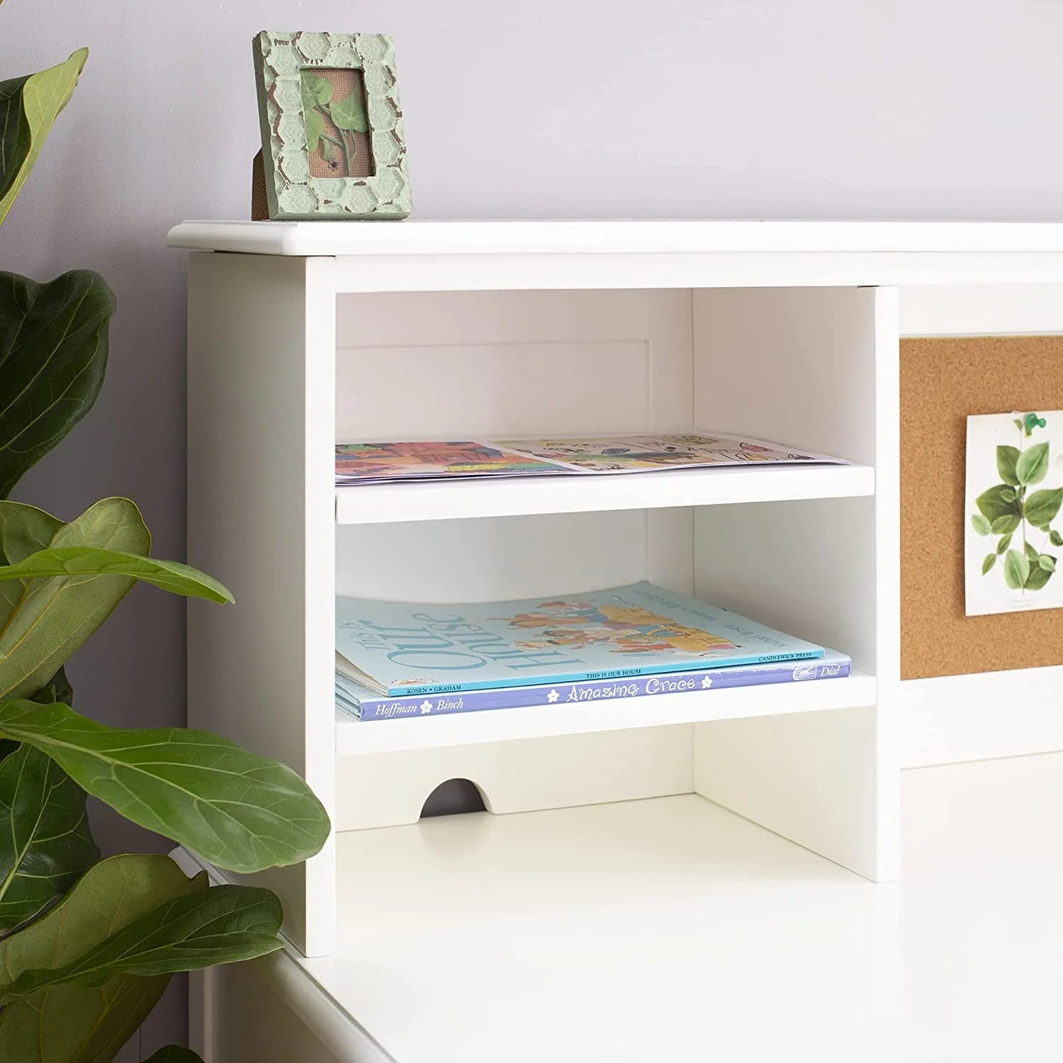 White Desk Hutch and Chair with Drawers X1703