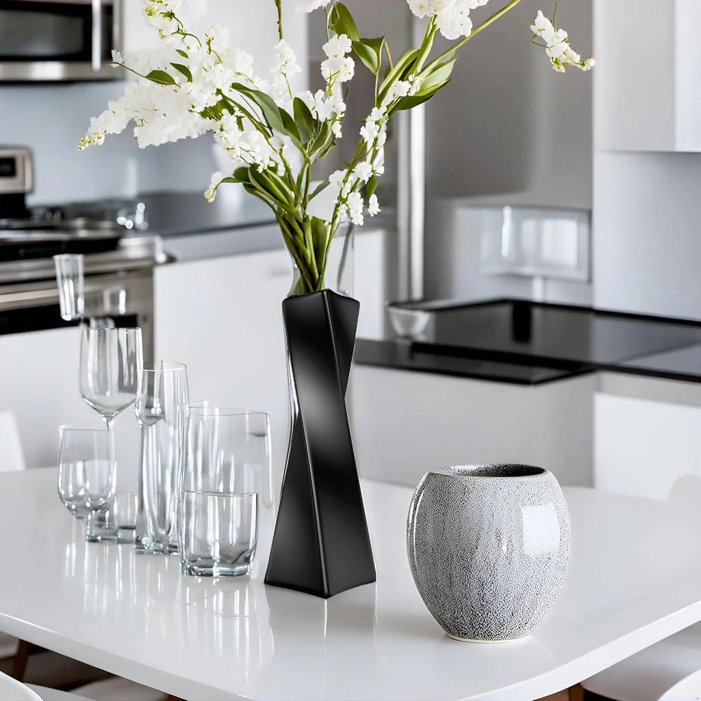 Black Ceramic Vase O972058