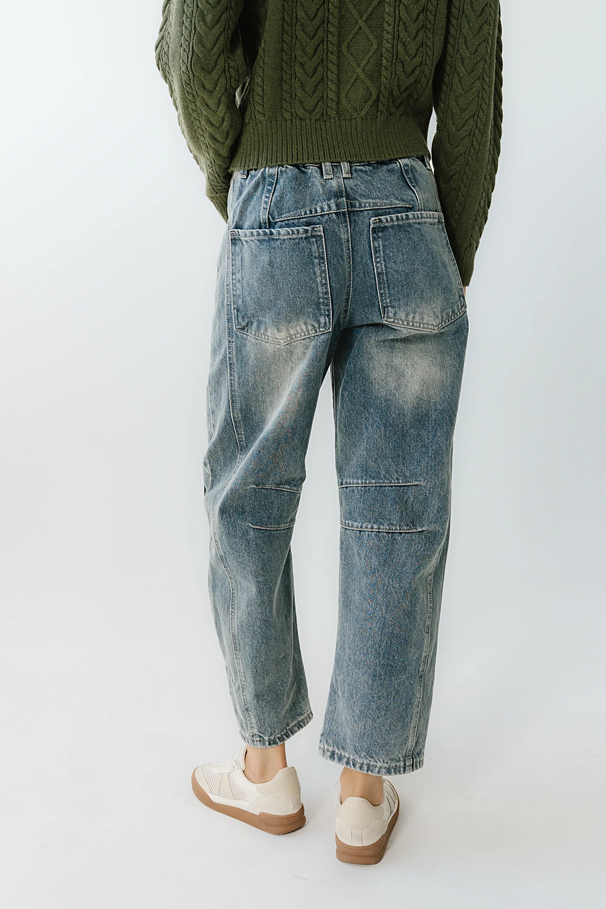 Embroidered Barrel Jeans in Medium Wash Z50702