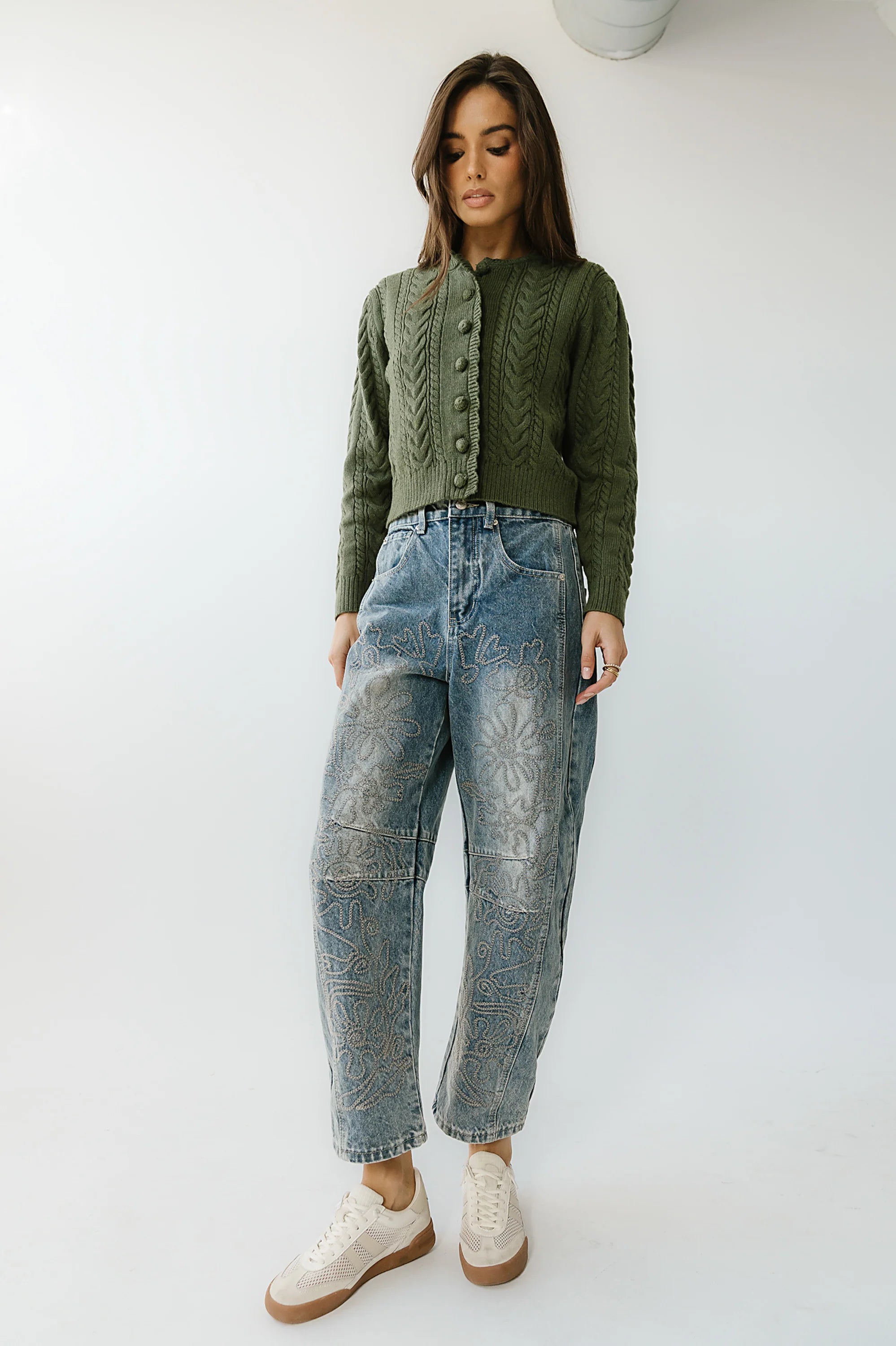 Embroidered Barrel Jeans in Medium Wash Z50702
