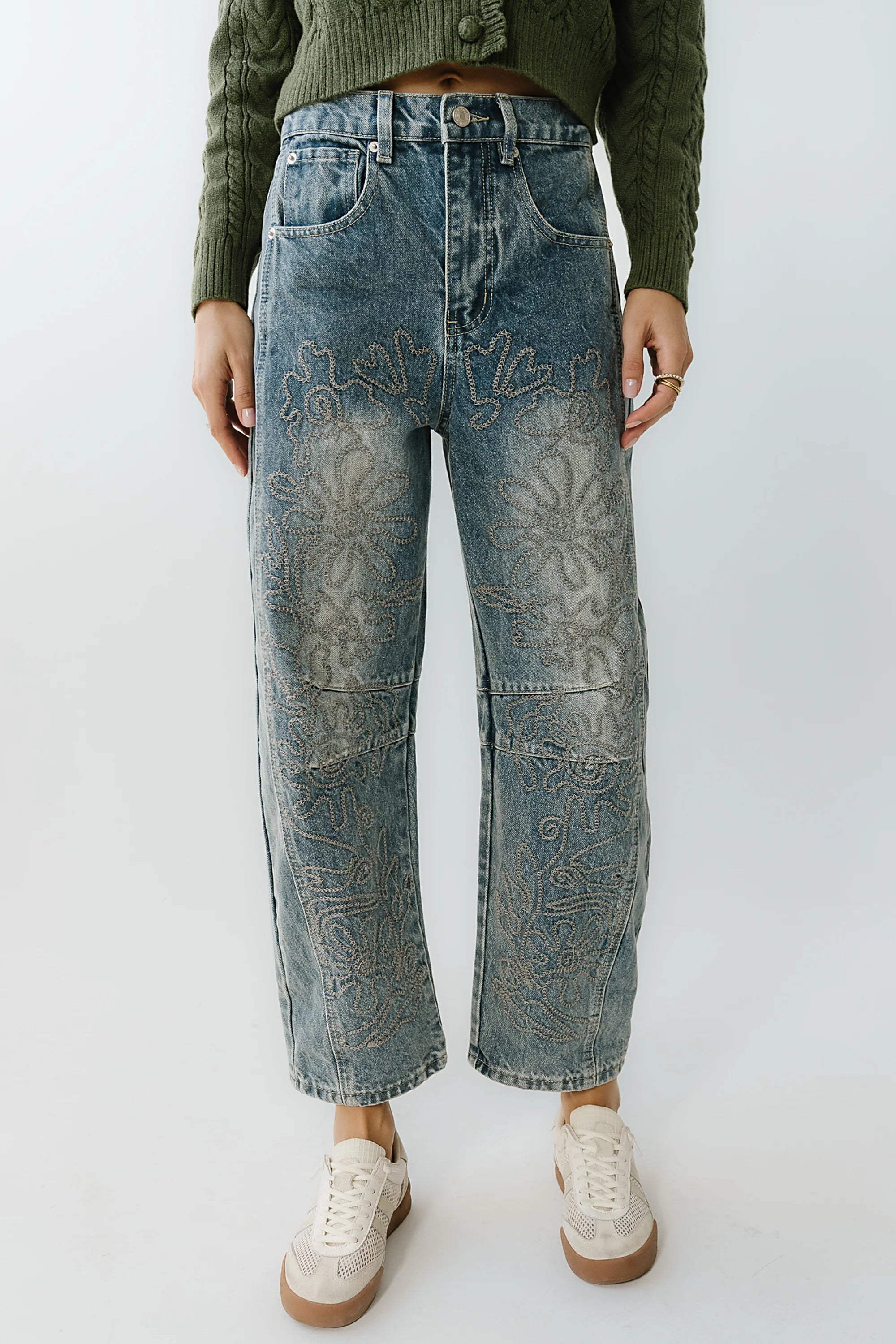 Embroidered Barrel Jeans in Medium Wash Z50702
